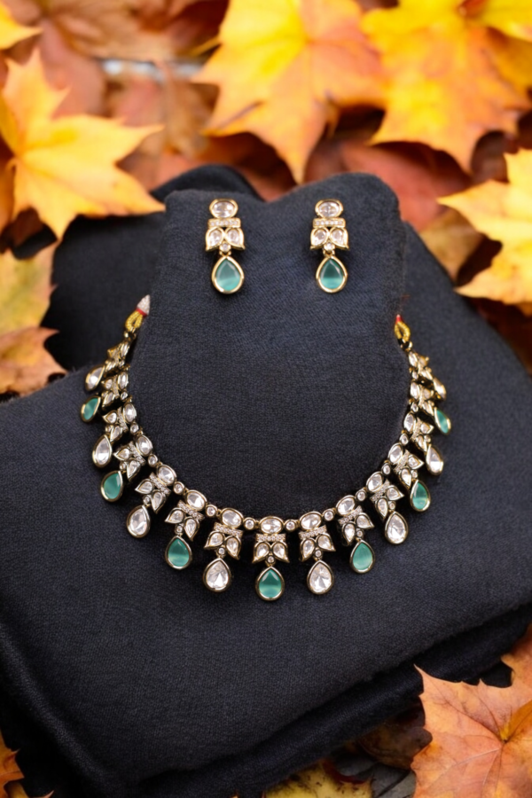 Emerald Drop Short Kundan Choker Set