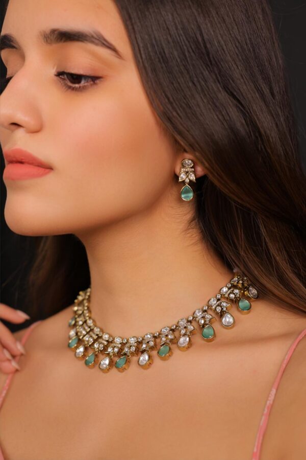 Emerald Drop Short Kundan Choker Set - Image 2