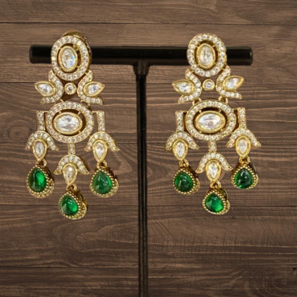 Emerald Kundan Necklace Set - Image 2